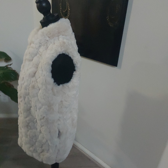 Rachel Zoe Faux Fur Cream Color Vest Size Small NWNT - Picture 5 of 13